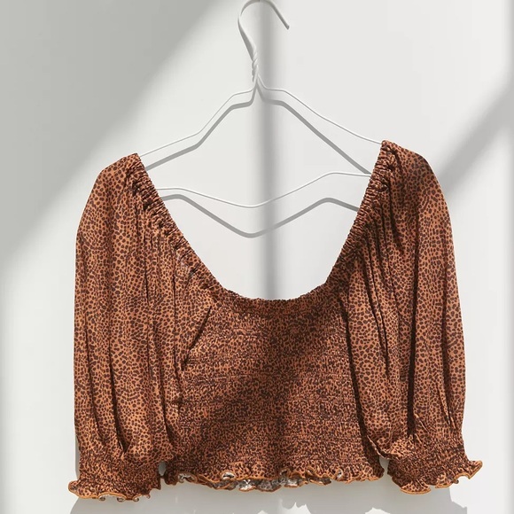 UO Giselle Smocked Cropped Top - Picture 3 of 8